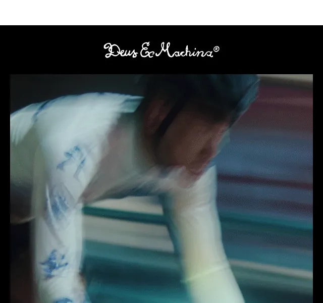 Deus Ex Machina: Deus x Attaquer capsule range – červenec 2026 | Nuslet.cz